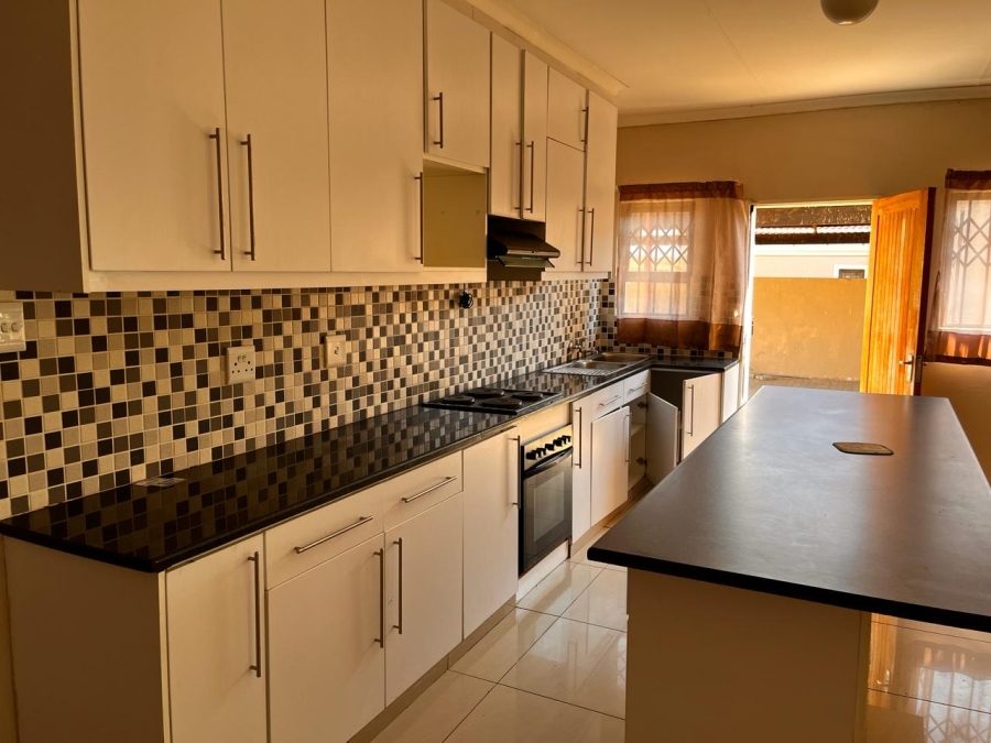 3 Bedroom Property for Sale in Kimdustria Northern Cape